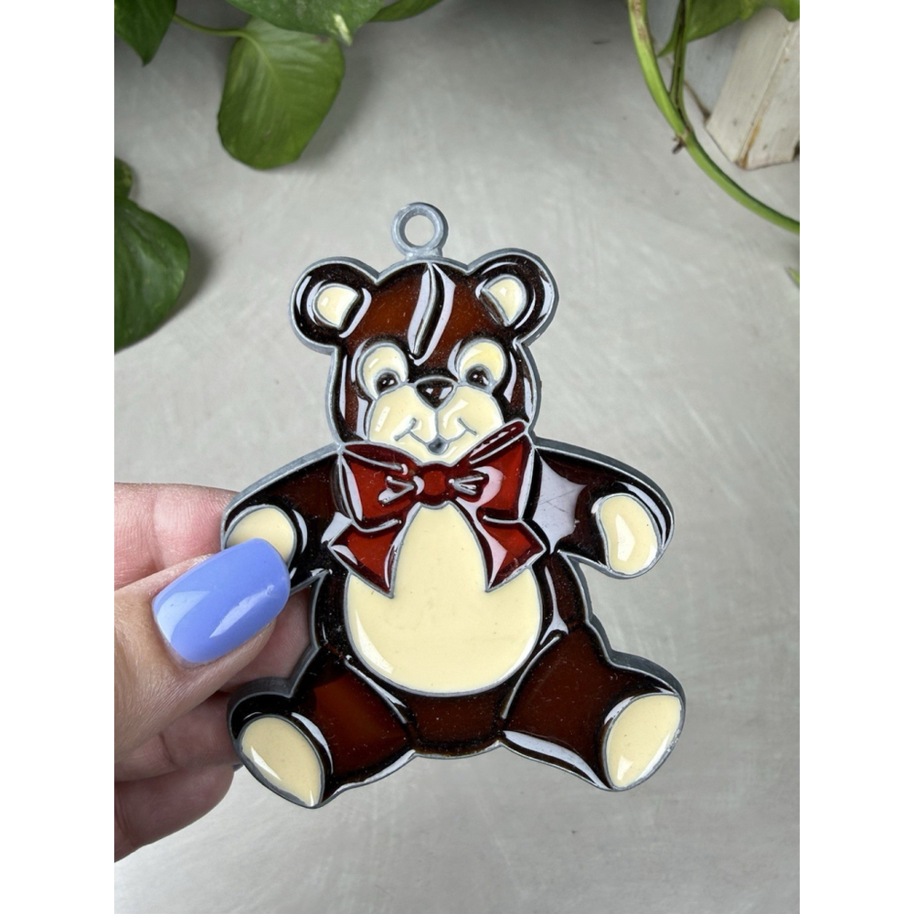 Vtg Stained Suncatcher Window Decor Sharin Ind Brown Teddy Bear Red Bow 3.5”